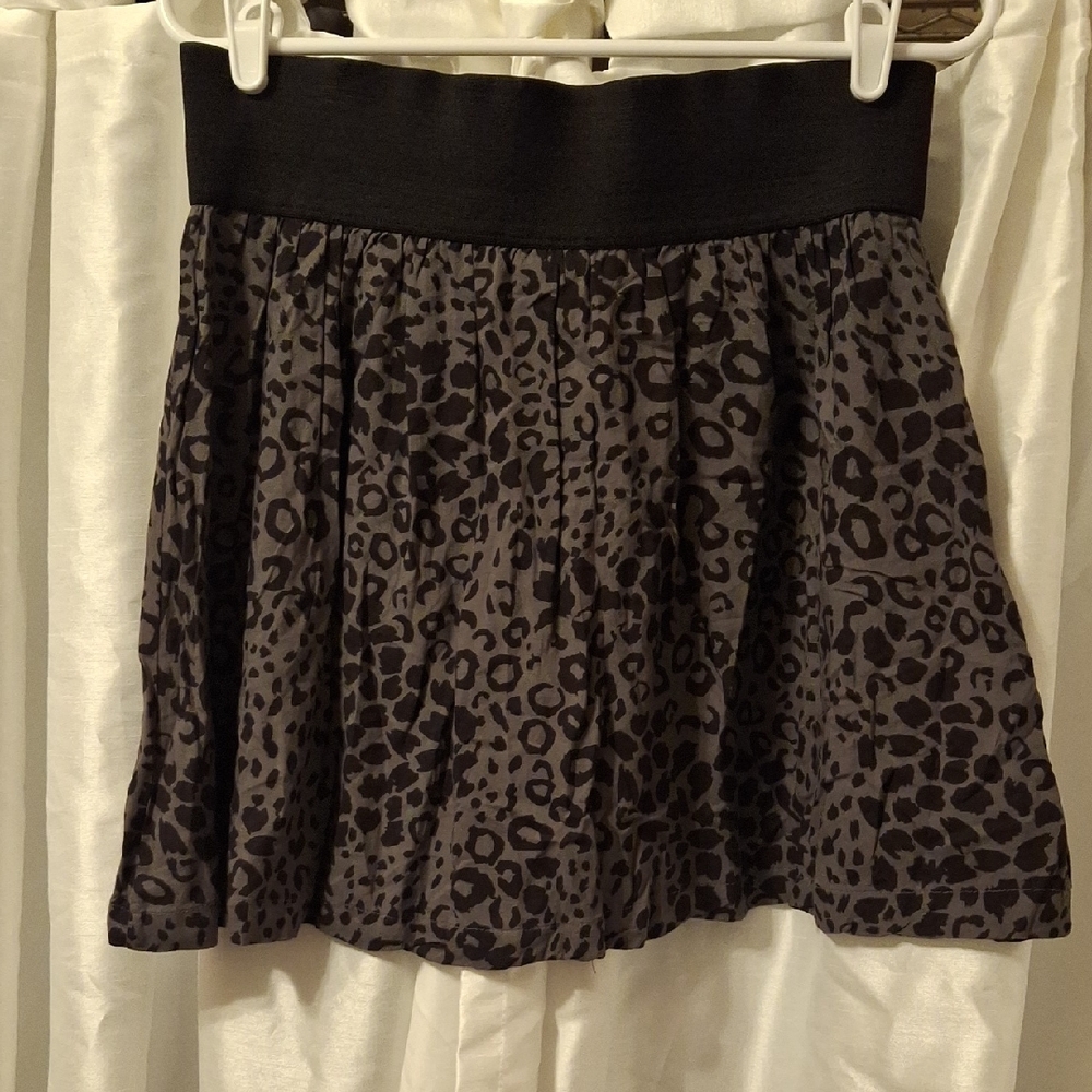 PINK Victoria's Secret Black and Gray Leopard Mini Skirt MED 💚💚💚💚